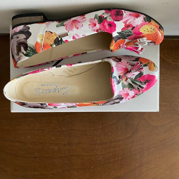 Floral Tassel-Accent Leather Loafer - Women - Picture 5 of 6